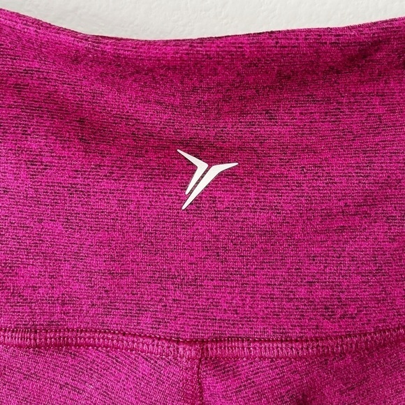 Old Navy Active NEW High Rise Fitted 7/8 Leggings Go Dry Winter Wine Pink XS - Picture 7 of 12
